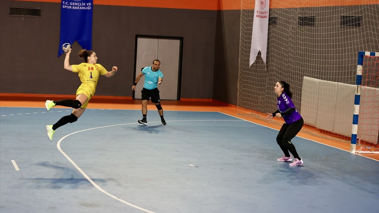 Hentbol Kadınlar Süper Lig'de Ortahisar Belediyespor'un Farklı Zaferi