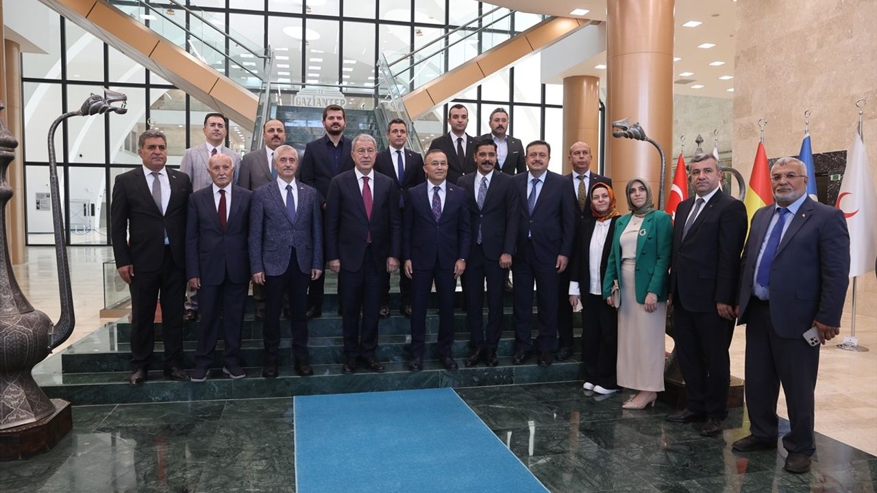 Hulusi Akar, Gaziantep'te Ziyaretler Gerçekleştirdi