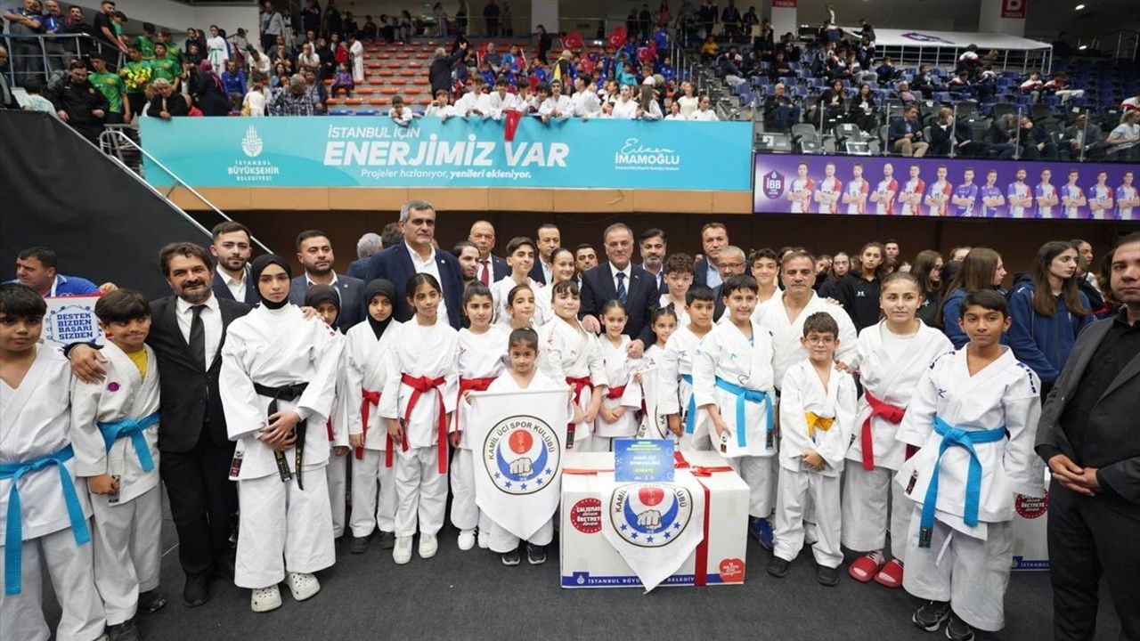 İBB'den Amatör Spor Kulüplerine Malzeme Desteği