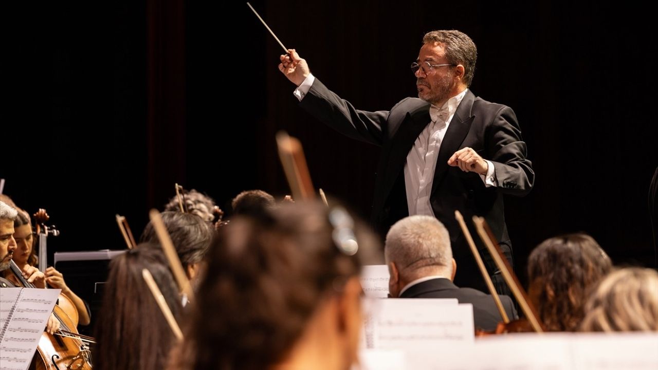 İDOB'dan ‘Bir Ulus Uyanıyor’ Konserine Özel Performans