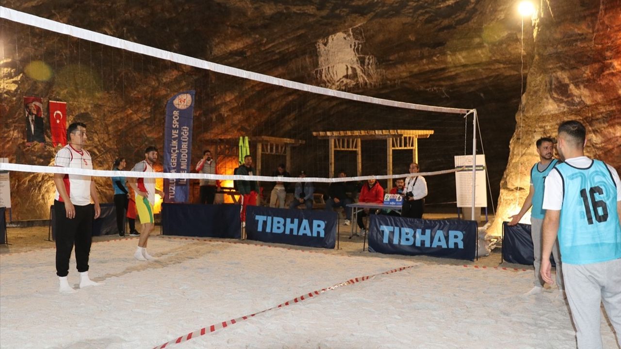 Iğdır'da Tuz Mağaraları'nda Cumhuriyet Bayramı Voleybol Turnuvası