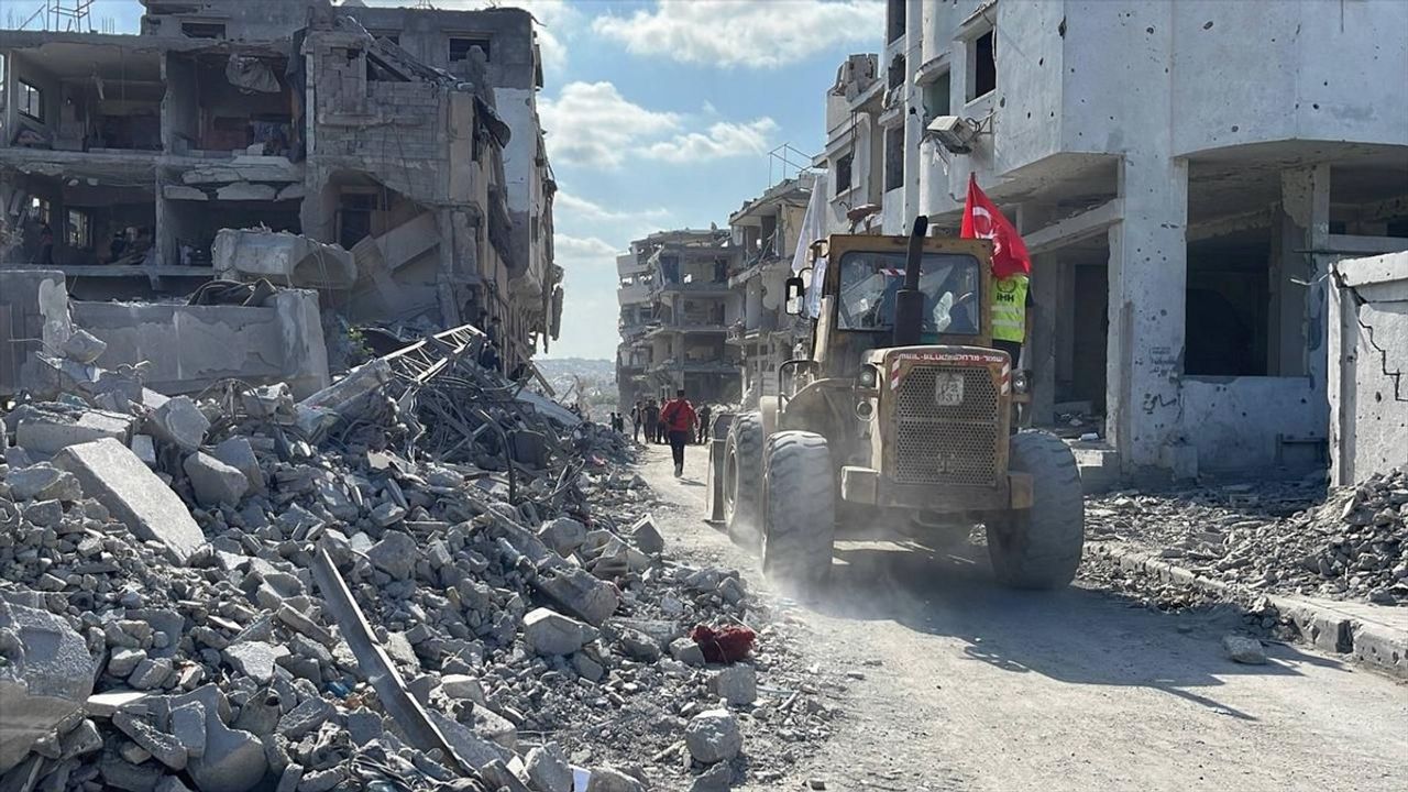 İHH Gazze'de Temizlik ve Enkaz Kaldırma Çalışmalarına Başladı