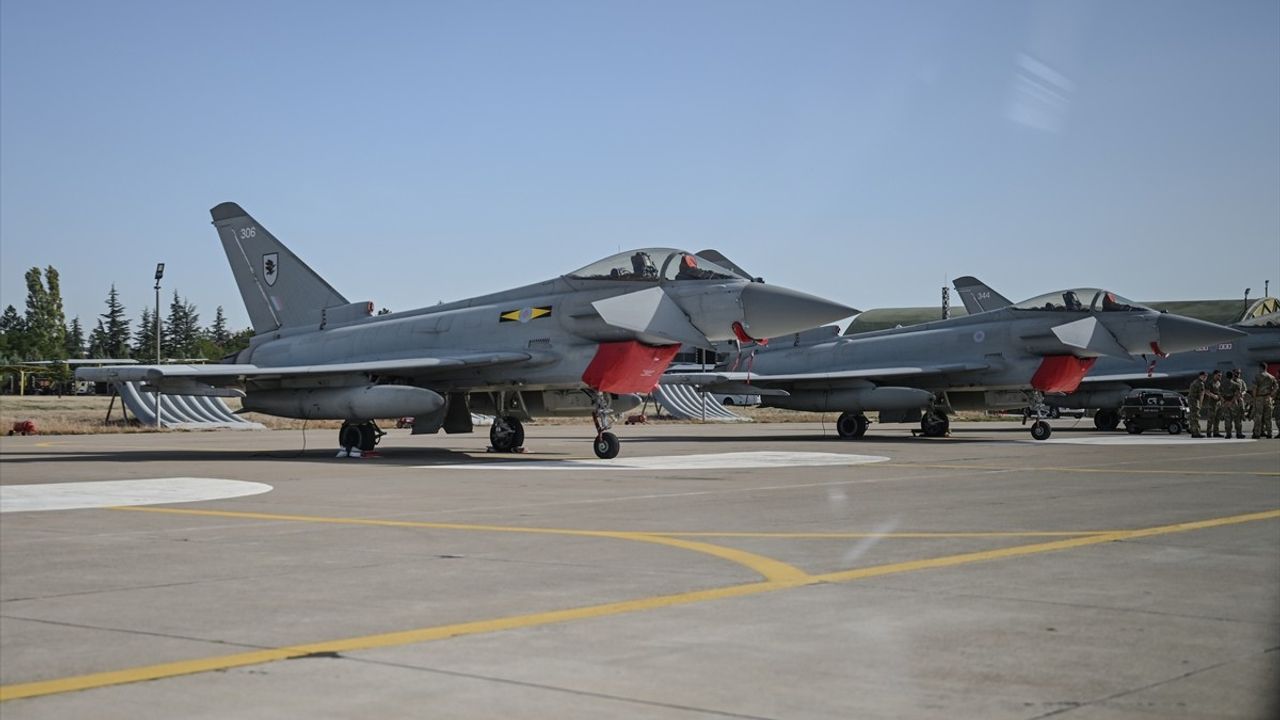 İngiltere Başbakanı Starmer, Türkiye'deki Eurofighter Typhoon Uçaklarını İnceledi