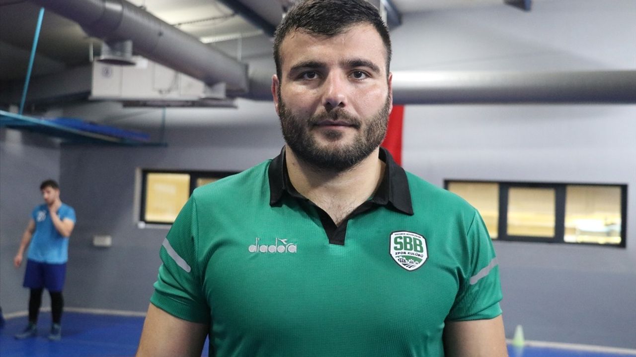 İşitme Engelli Güreşçi Ömer Saner, Olimpiyat Şampiyonluğunu Yenilemek İçin Hazırlanıyor