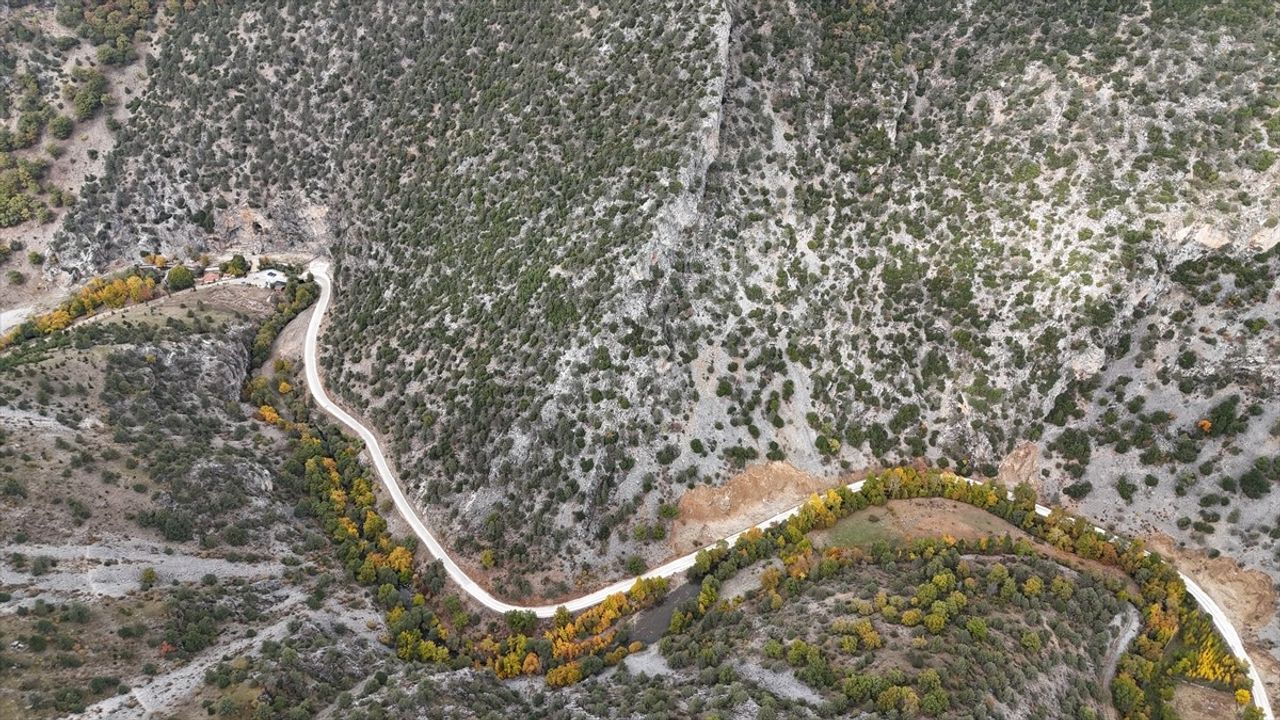 Isparta'nın Zindan Mağarası'nda Sonbahar Renkleri