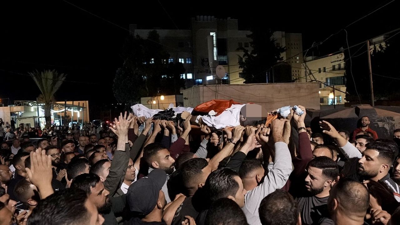 İsrail'in Batı Şeria ve Kudüs'teki Saldırıları: Bir Filistinli Hayatını Kaybetti