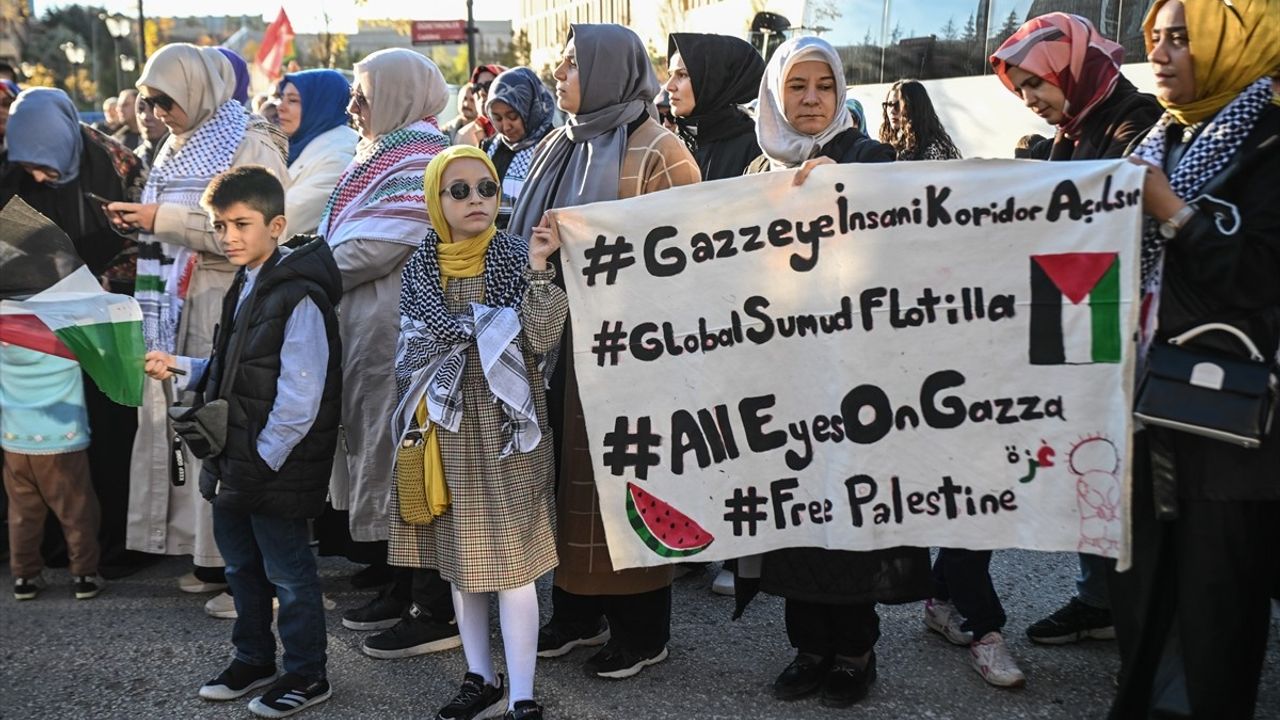 İsrail'in Gazze Saldırıları Protesto Edildi