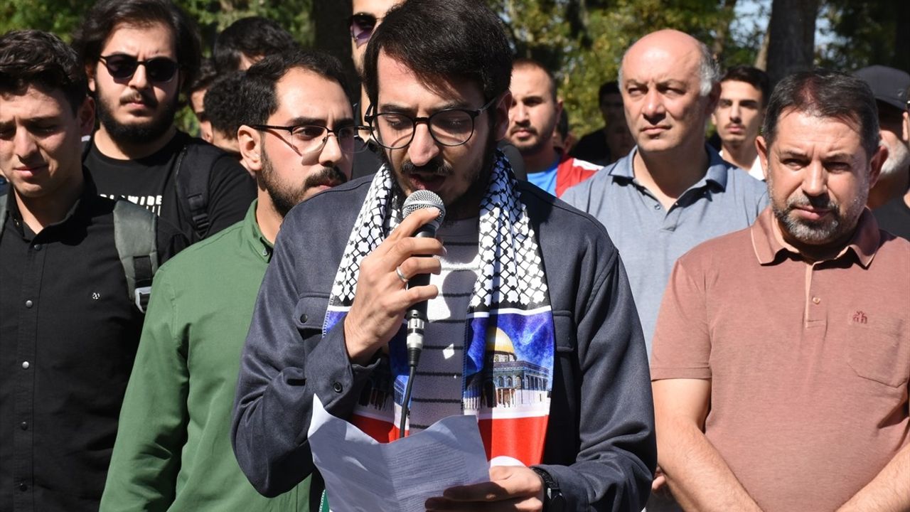 İsrail'in Küresel Sumud Filosu'na Saldırıları Malatya'da Protesto Edildi