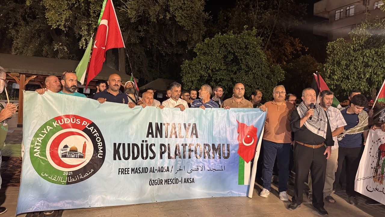 İsrail'in Küresel Sumud Filosu'na Saldırısı Protesto Edildi