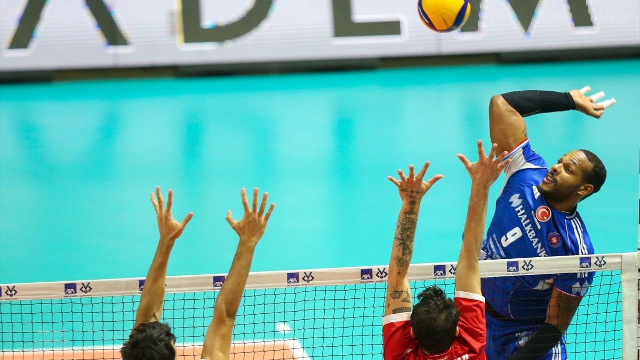 İstanbul Büyükşehir Belediyespor, AXA Sigorta Kupa Voley'de Çeyrek Finale Yükseldi