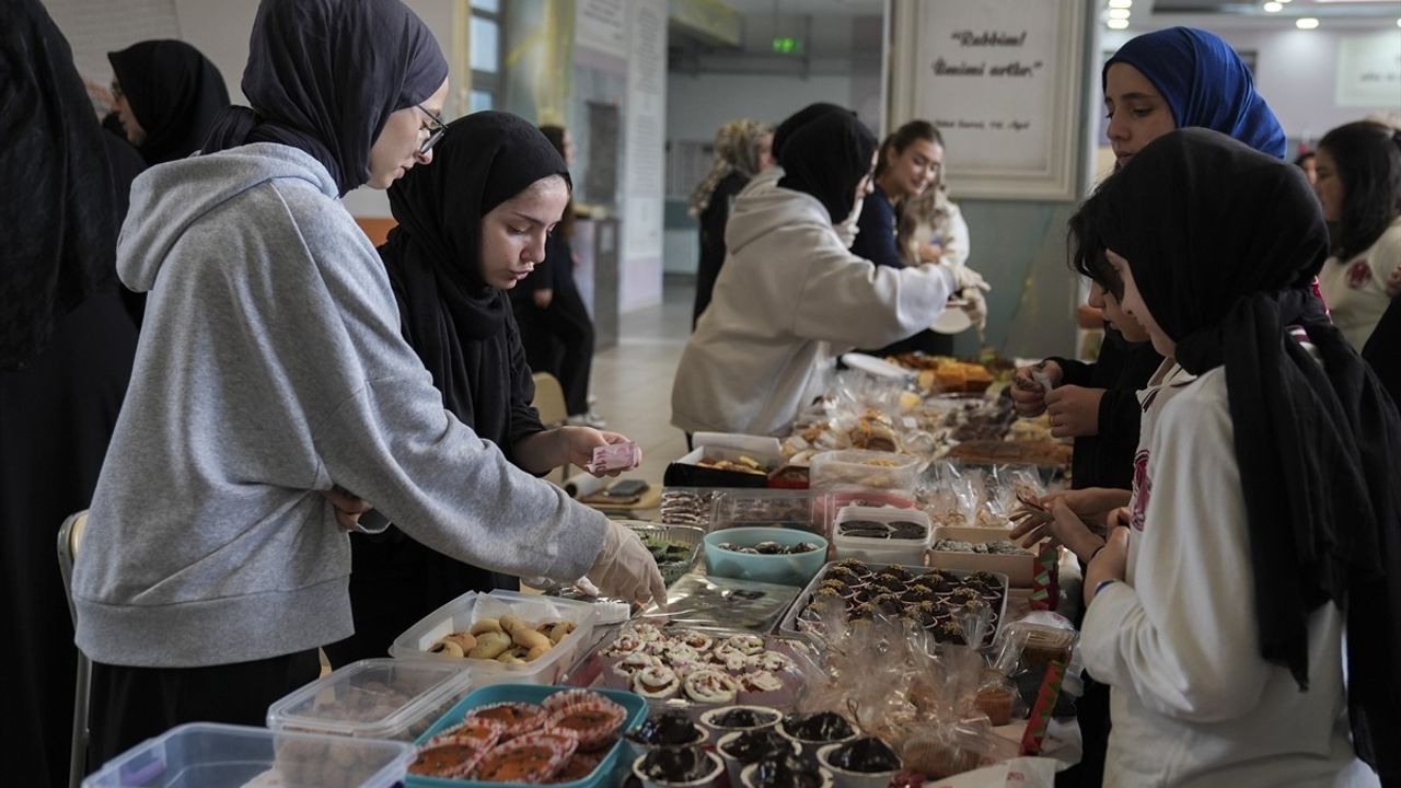 İstanbul'da Gazze İçin Kermes Düzenlendi