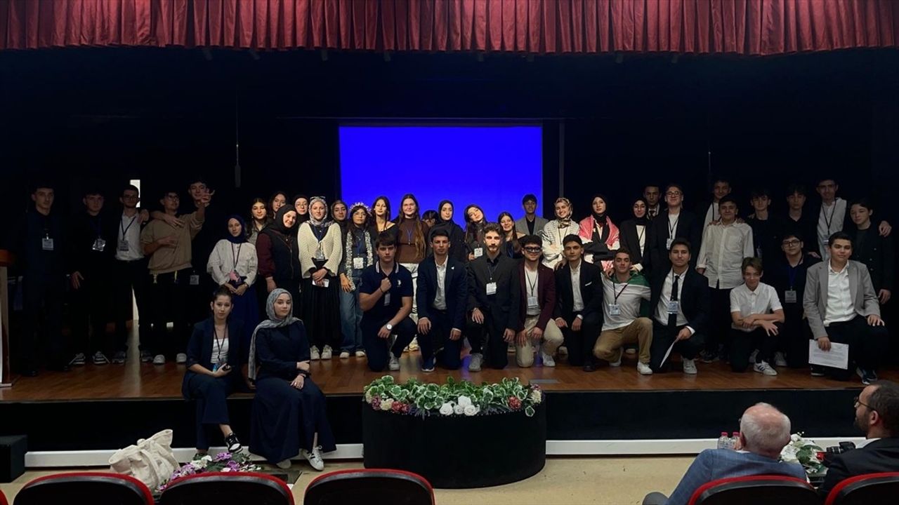 İstanbul'da Lise Öğrencileri Yapay Zeka Çalıştayı Düzenledi