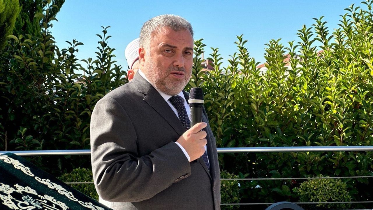 İstanbul'da Prof. Dr. Hasan Fehim Üçışık İçin Cenaze Töreni