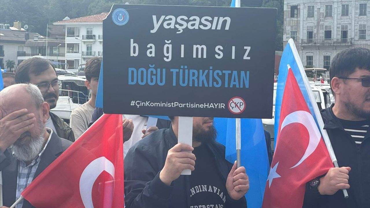İstanbul'da Uygur Türklerine Destek Gösterisi