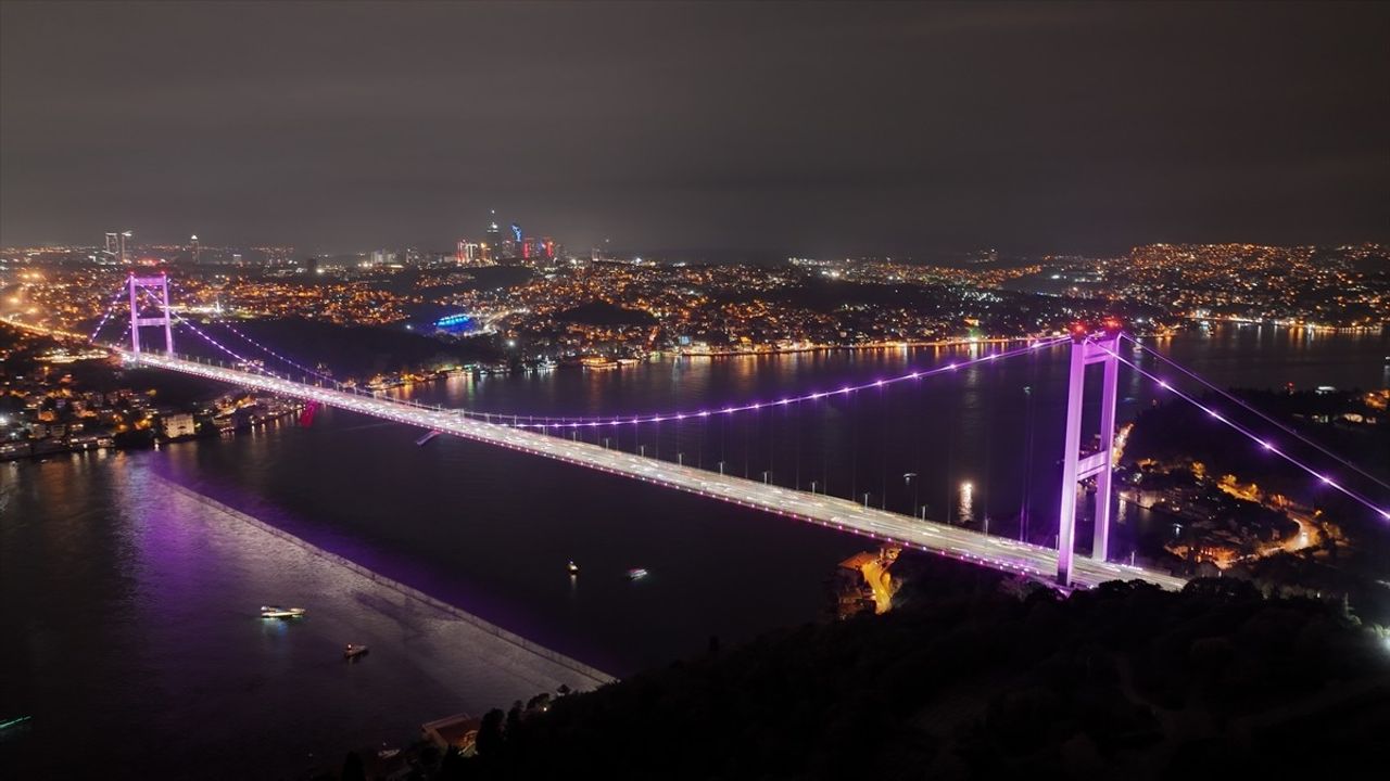 İstanbul'daki Köprüler Pembe Işıldıyor: Meme Kanseri Farkındalığı İçin Önemli Adım