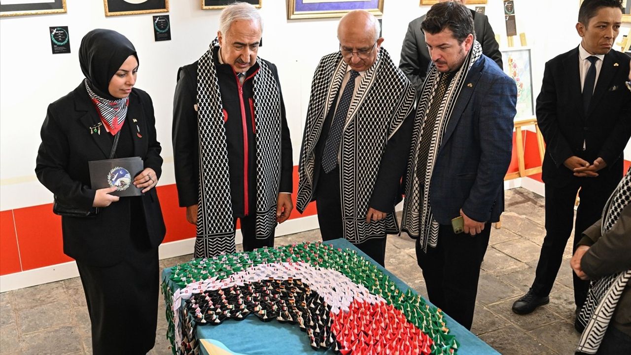 İstanbul Üniversitesi'nde Gazze'yi Anma Yürüyüşü Gerçekleşti