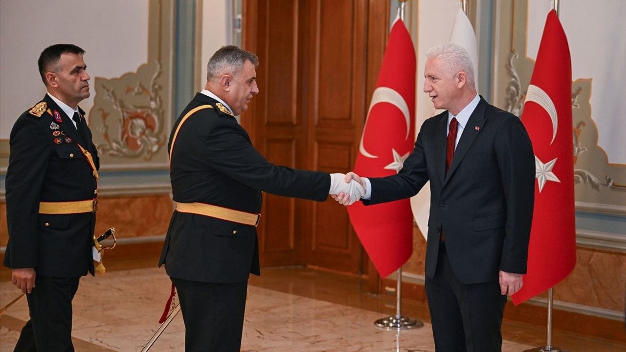 İstanbul Valisi Gül, Cumhuriyet Bayramı'nda Tebrikleri Kabul Etti