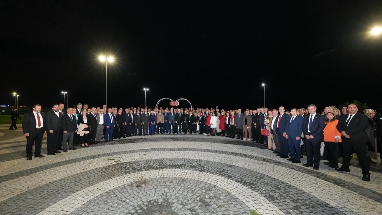 İstanbul Valisi Gül, Muhtarlar Günü Programında Bir Araya Geldi