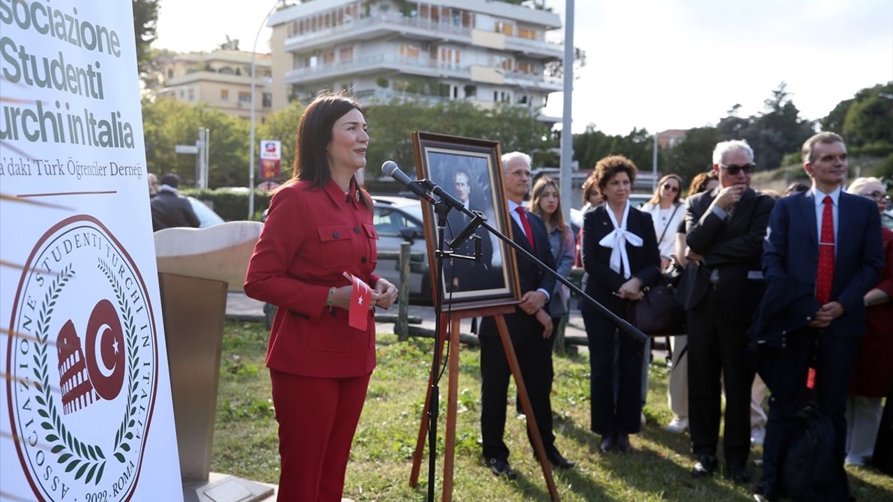 İtalya'daki Türk Öğrenciler Cumhuriyet Bayramı'nı Coşkuyla Kutladı