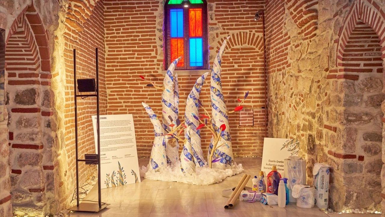 İVA Sanat'tan 'Sanatta Hayat Var' Sergisi