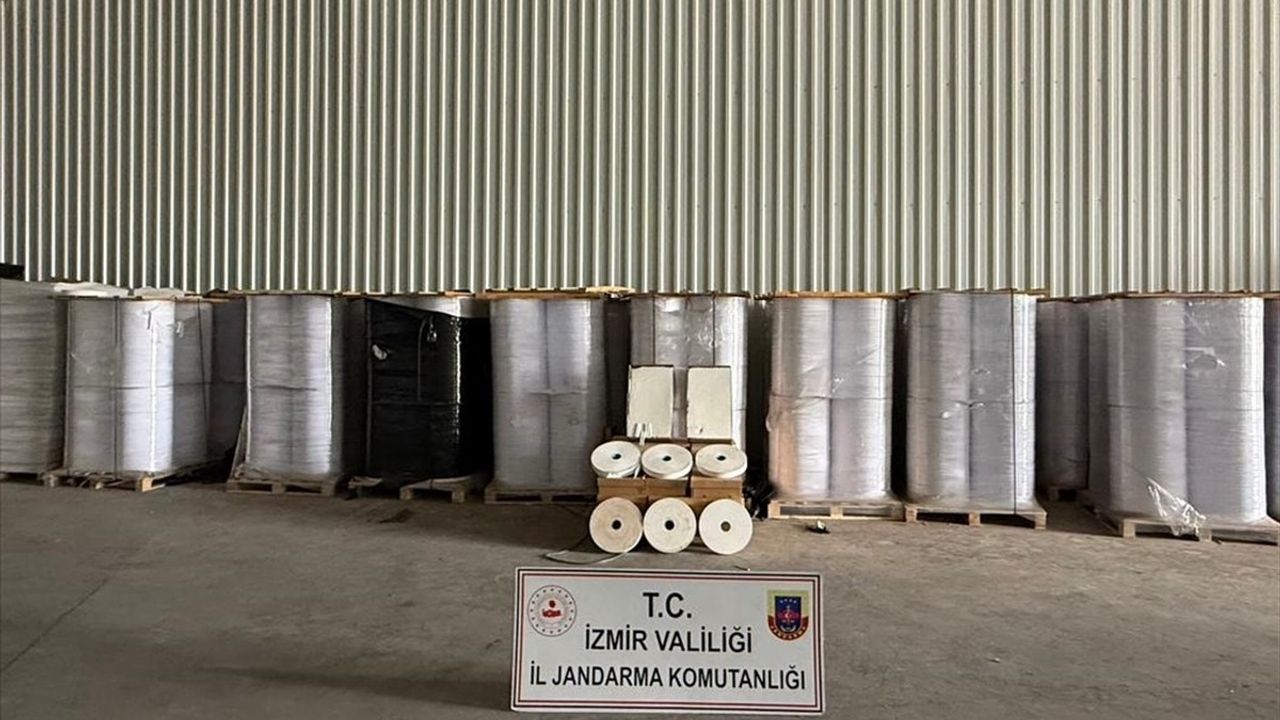 İzmir'de Kaçak Sigara Operasyonu: 2 Gözaltı
