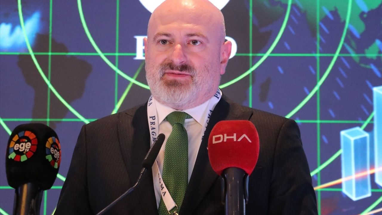 İzmir'de Savunma ve Havacılık Sanayi Yatırım Zirvesi Gerçekleşti