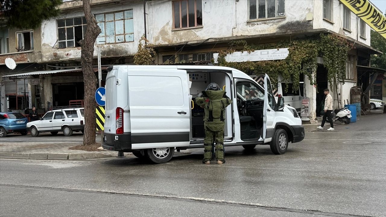 İzmir'de Tarlada El Bombası Bulundu