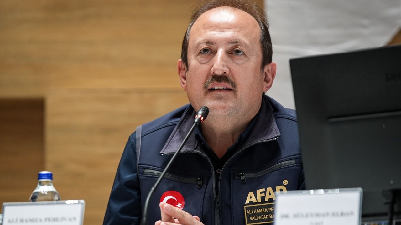 İzmir Depreminde Hayatını Kaybedenler Anıldı