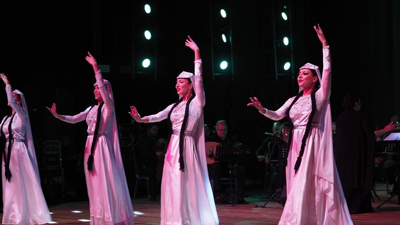 İzmir Devlet Türk Dünyası Dans ve Müzik Topluluğu'ndan 29 Ekim Konseri