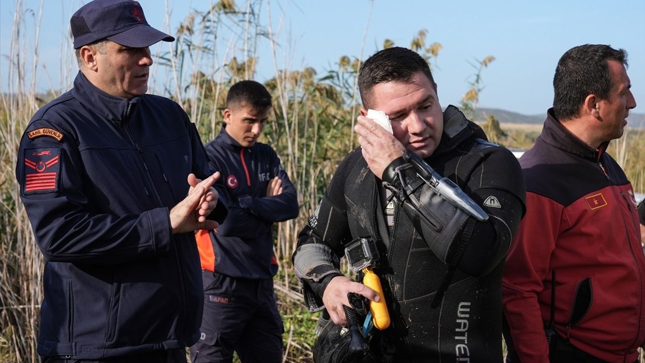 İzmir Foça'da Sel Felaketi: Bülent Kaptanoğlu'nun Cenazesi Defnedildi