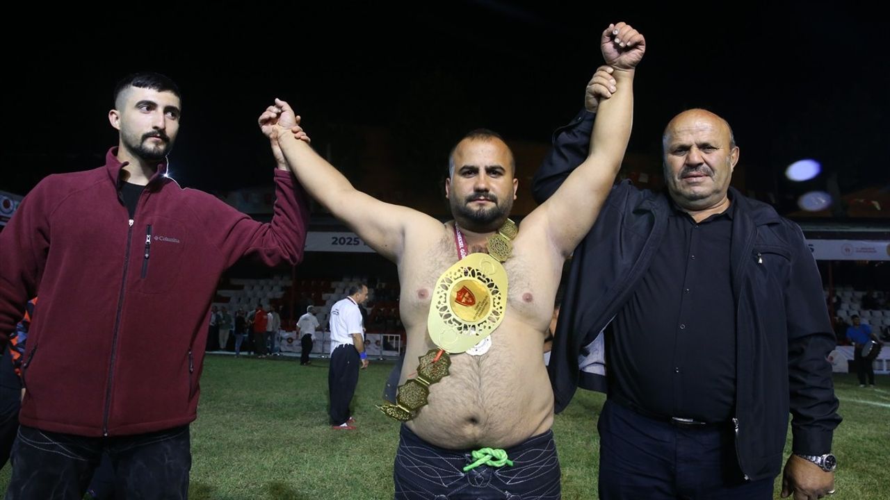 Kahramanmaraş'ta Geleneksel Güreş Şampiyonası Tamamlandı