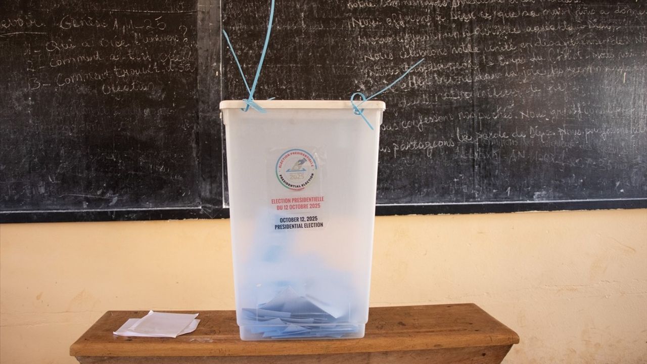 Kamerun'da Cumhurbaşkanlığı Seçimi için Oy Verme Süreci Başladı
