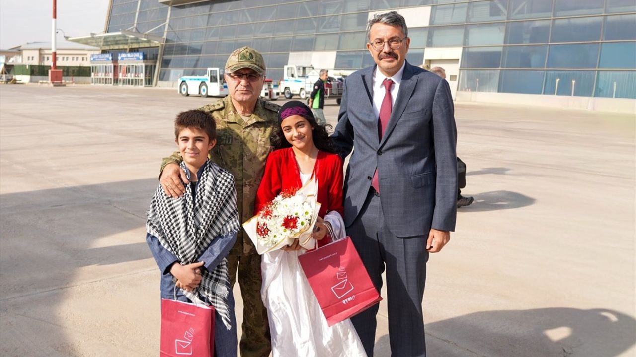 Kara Kuvvetleri Komutanı Tokel Hakkari'de