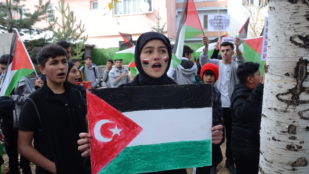 Kars'ta Gazze'ye Selam Yürüyüşü Düzenlendi