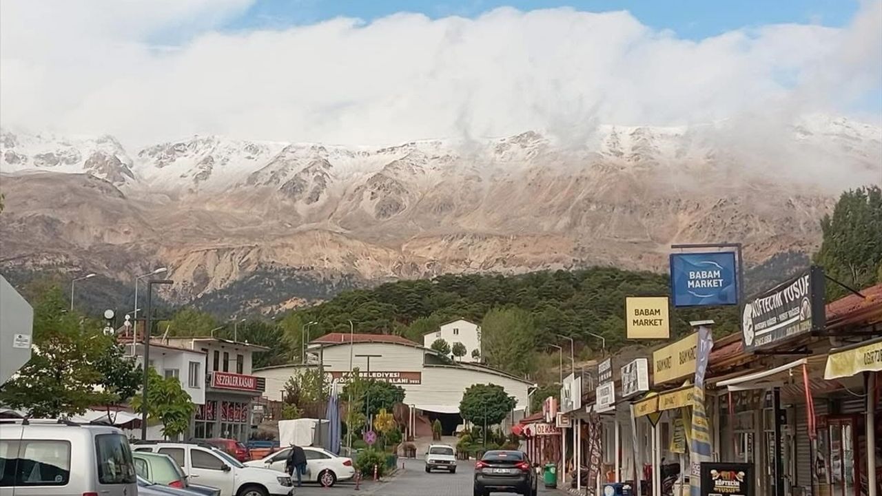 Kaş'ta İlk Kar Yağışı
