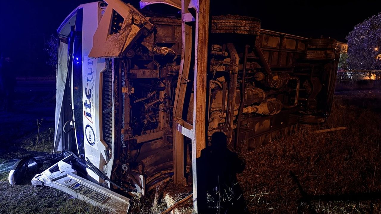 Kastamonu'da Tur Midibüsü Devrildi: 25 Yaralı