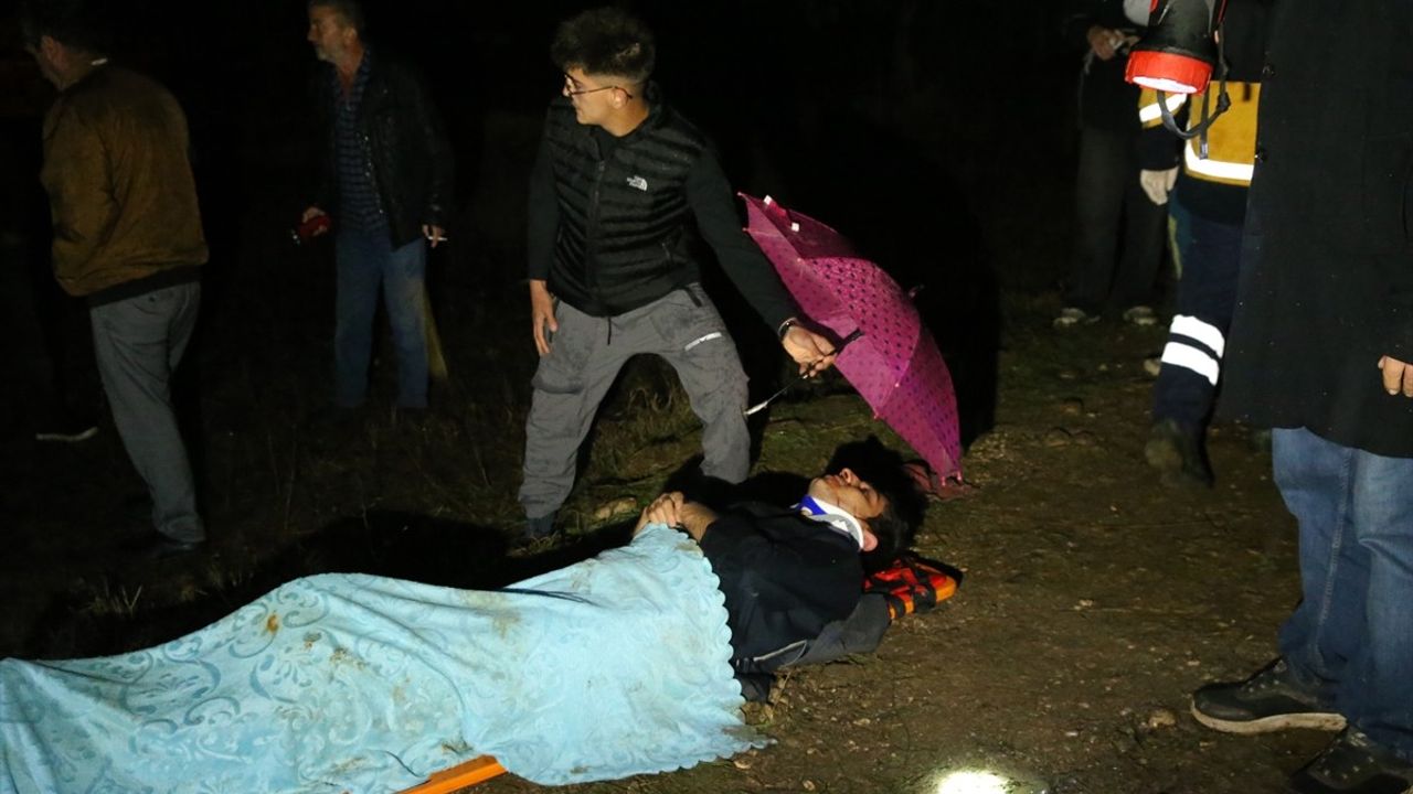 Kastamonu'da Tur Midibüsü Devrildi: Yaralılar Hastaneye Sevk Edildi