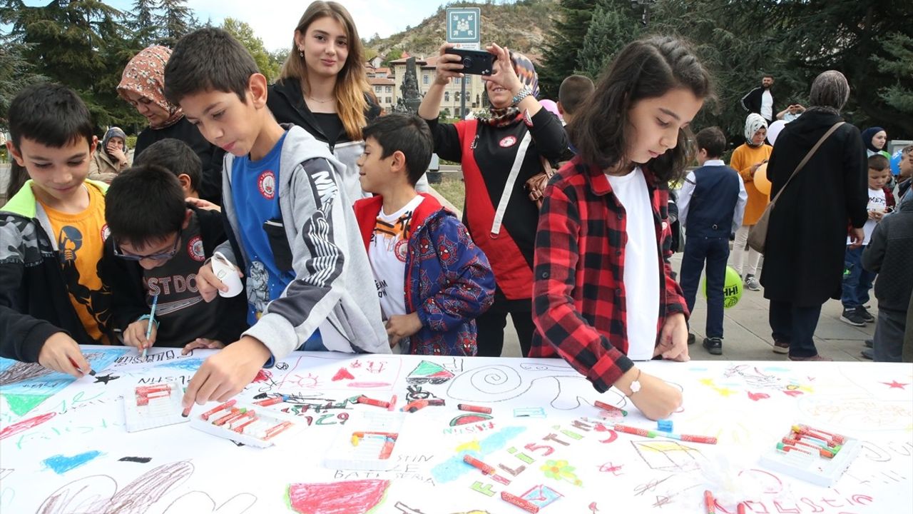 Kastamonu ve Amasya'da "Filistinli Çocuklar İçin Çiz" Etkinliği