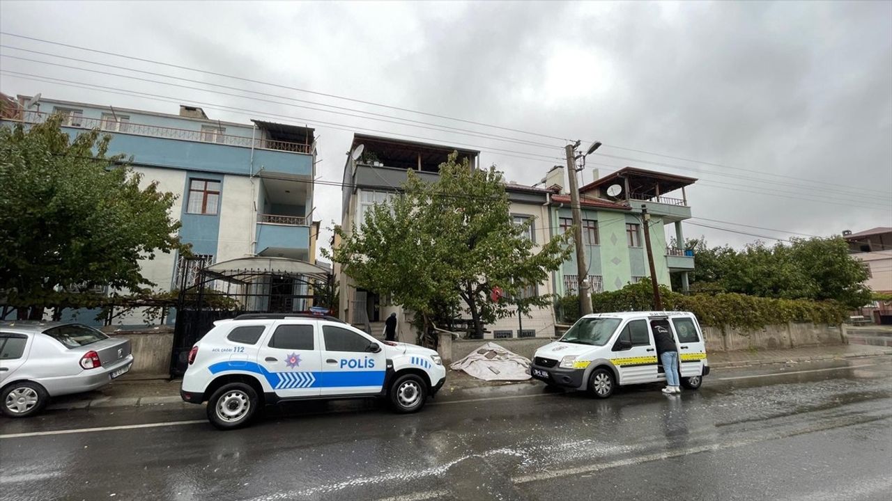 Kayseri'de Çatıdan Düşen Kişi Yaralandı