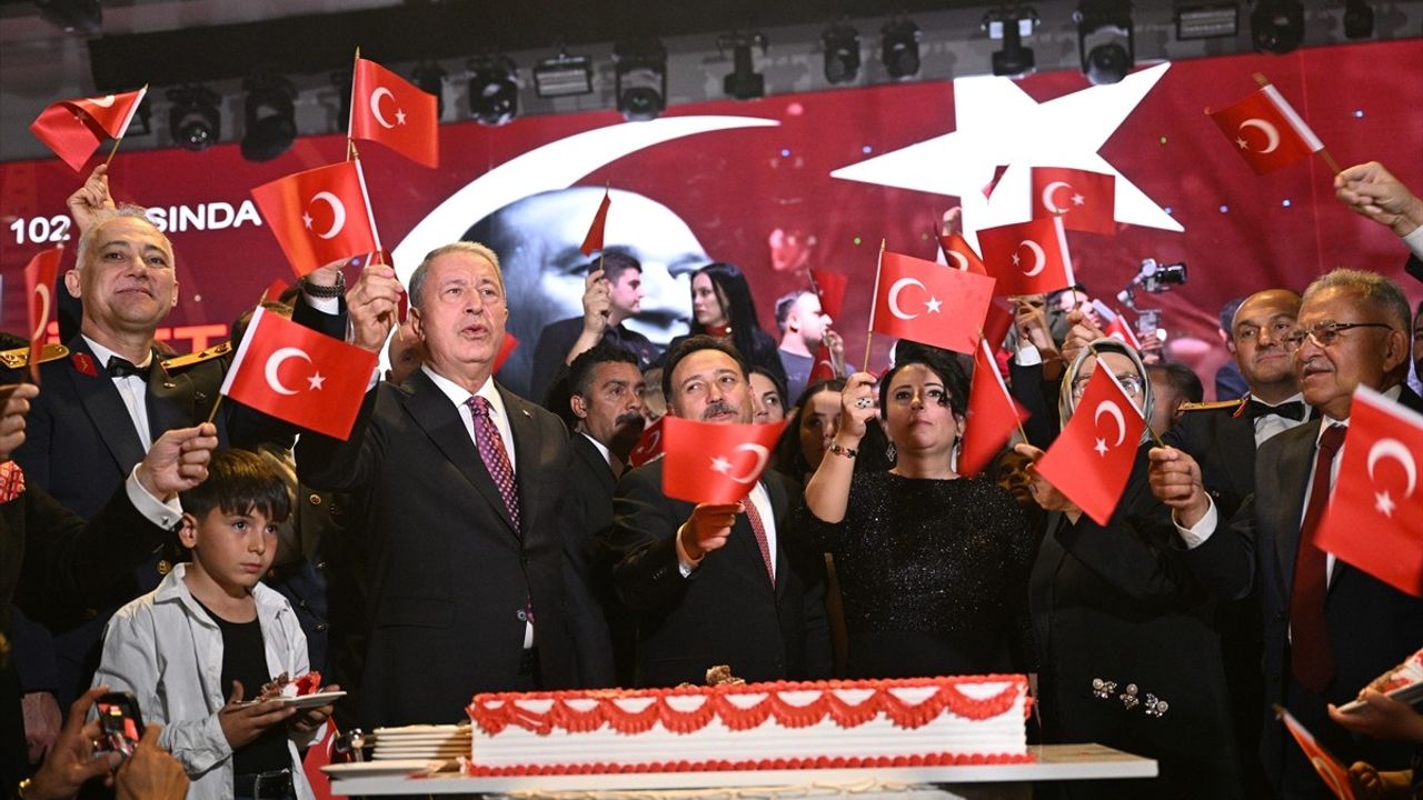 Kayseri'de Cumhuriyet'in 102. Yılı Kutlandı