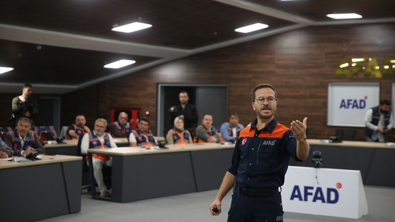 Kayseri'de Muhtarlar Afet Hazırlığı İçin Eğitim Alıyor