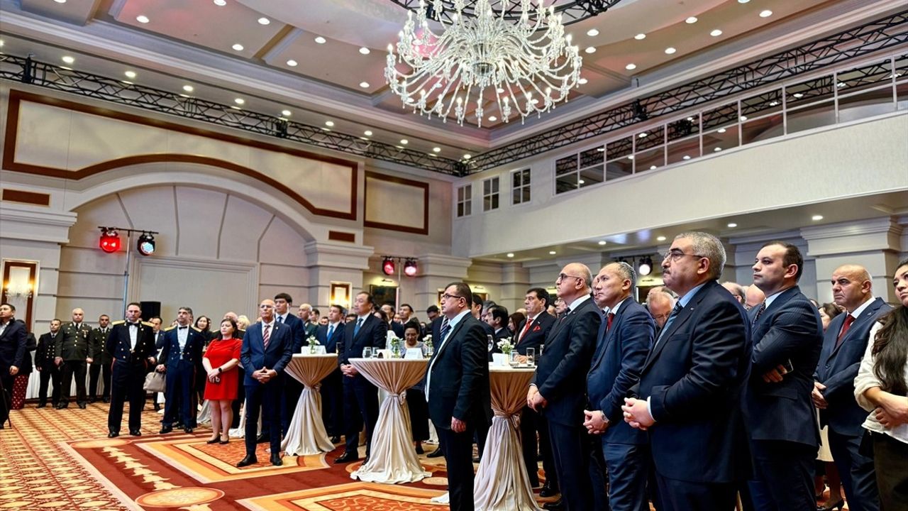 Kazakistan'da Cumhuriyet'in 102. Yılı Coşkuyla Kutlandı