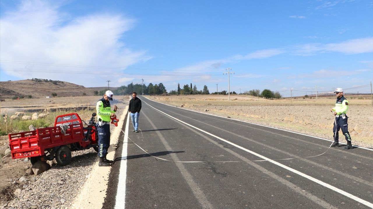Kilis'te Elektrikli Motosiklet Kazası: 2 Ağır Yaralı