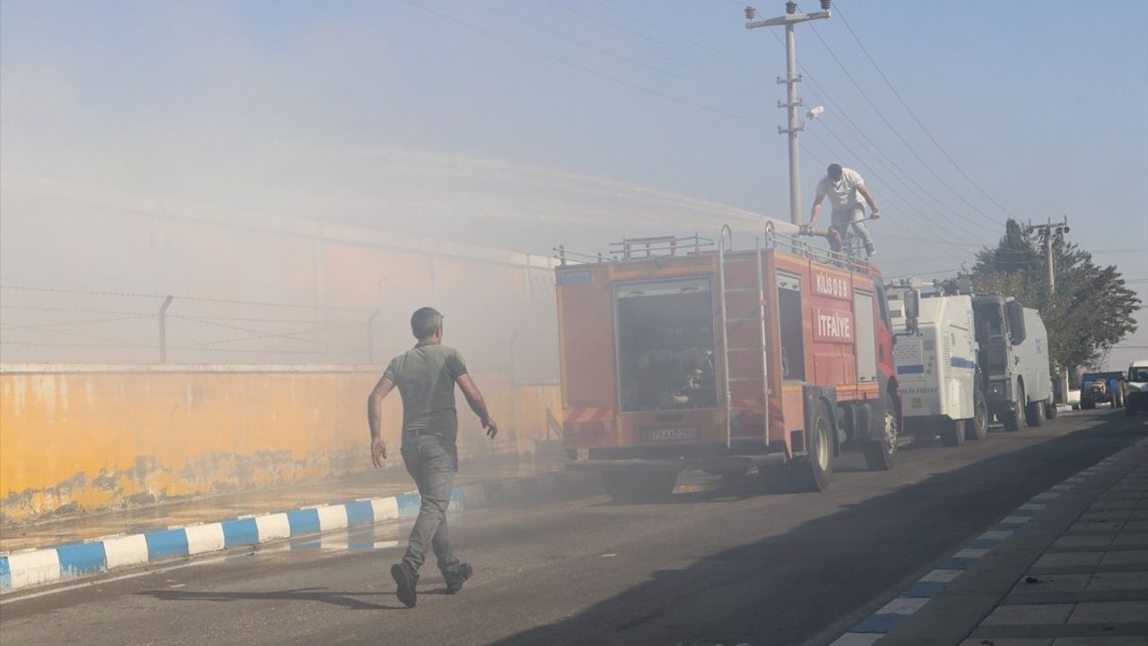 Kilis'te Kauçuk Üretim Fabrikasında Yangın Çıktı