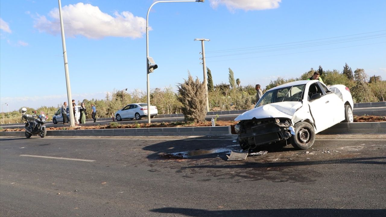Kilis'te Trafik Kazası: İki Yaralı