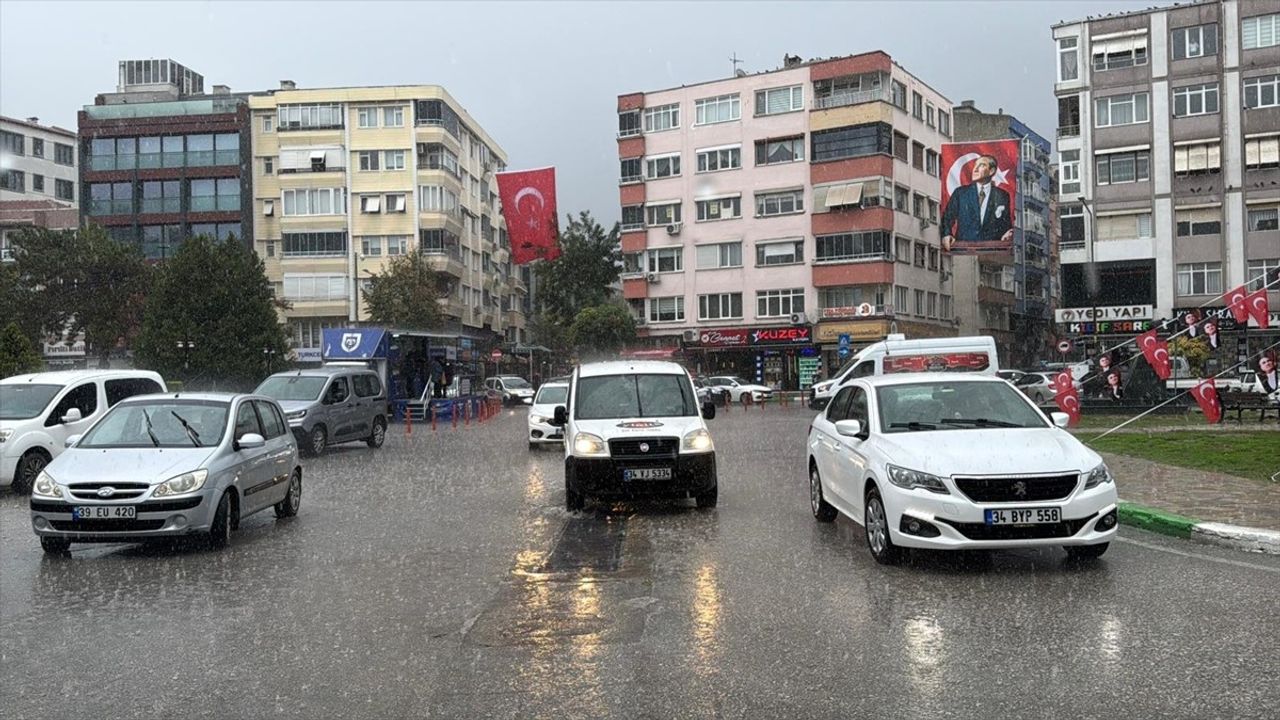 Kırklareli'de Sağanak Yağış ve Rüzgar Etkili