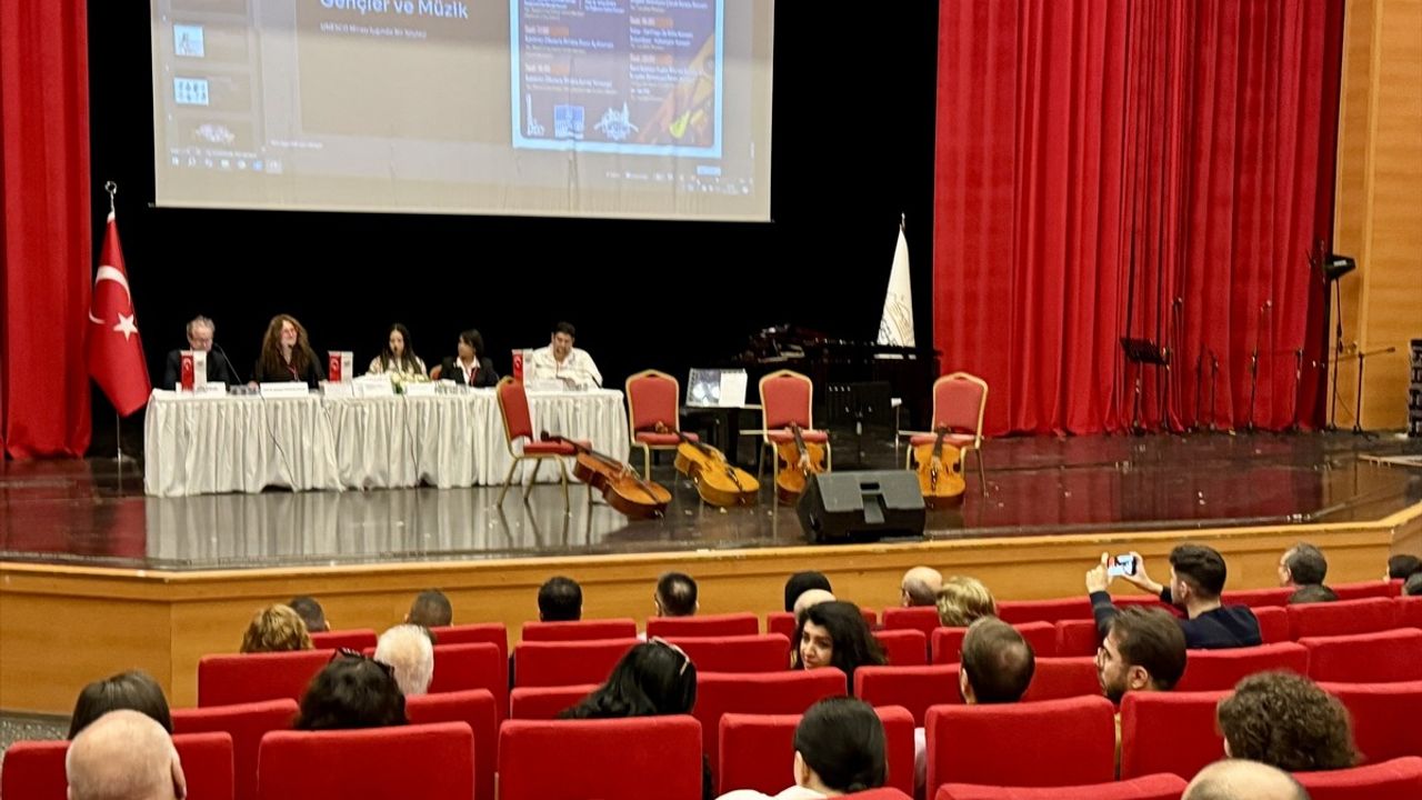 Kırşehir'de Müzik Rüzgarı: UNESCO Uluslararası Genç Müzisyenler Çalıştayı Başladı
