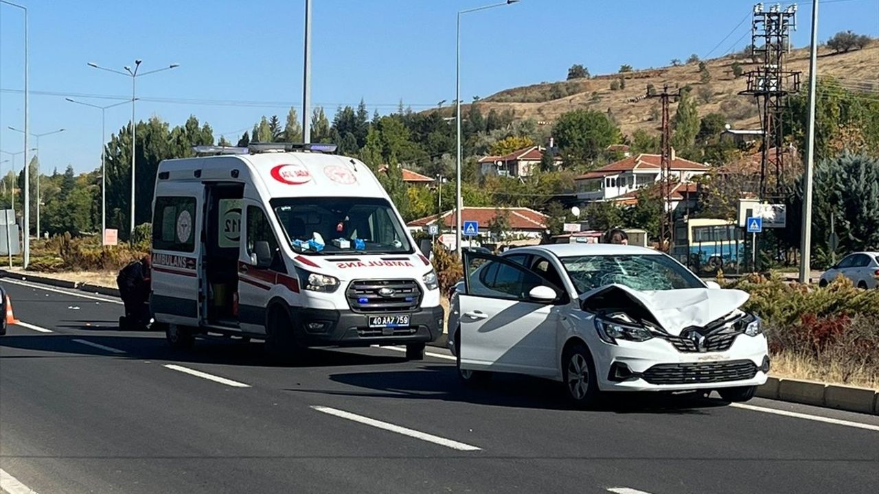 Kırşehir'de Yaya Ölümü: Otomobil Çarptı