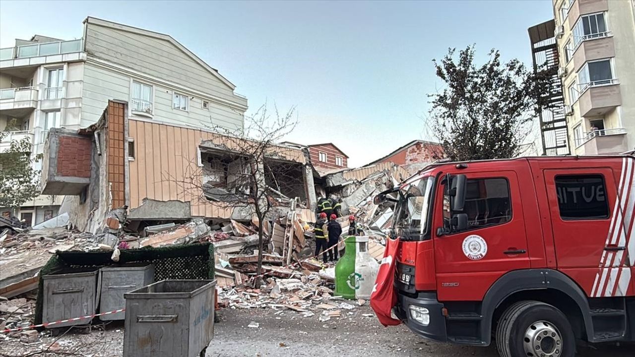 Kocaeli'de 6 Katlı Bina Çöktü