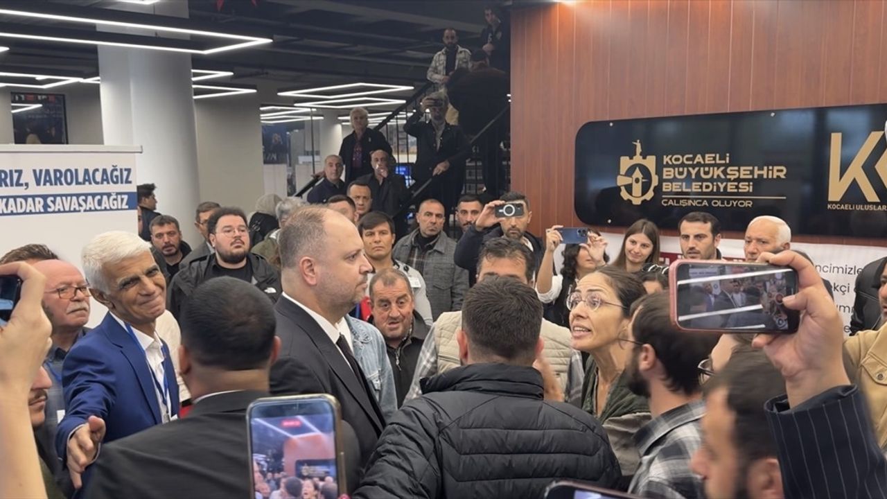 Kocaeli'de CHP Kongresinde Gergin Anlar